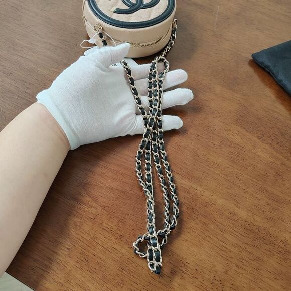 Chanel Women Pre-Loved Bag Very Good Condition - Picture 2 of 9